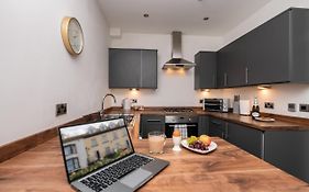 The Croston Balcony Apartment- Morecambe Central Promenade, Beach Front And Sea Views