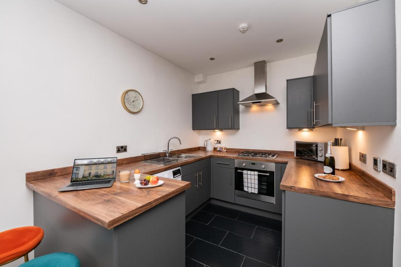 The Croston Balcony Apartment- Morecambe Central Promenade, Beach Front And Sea Views Exterior photo