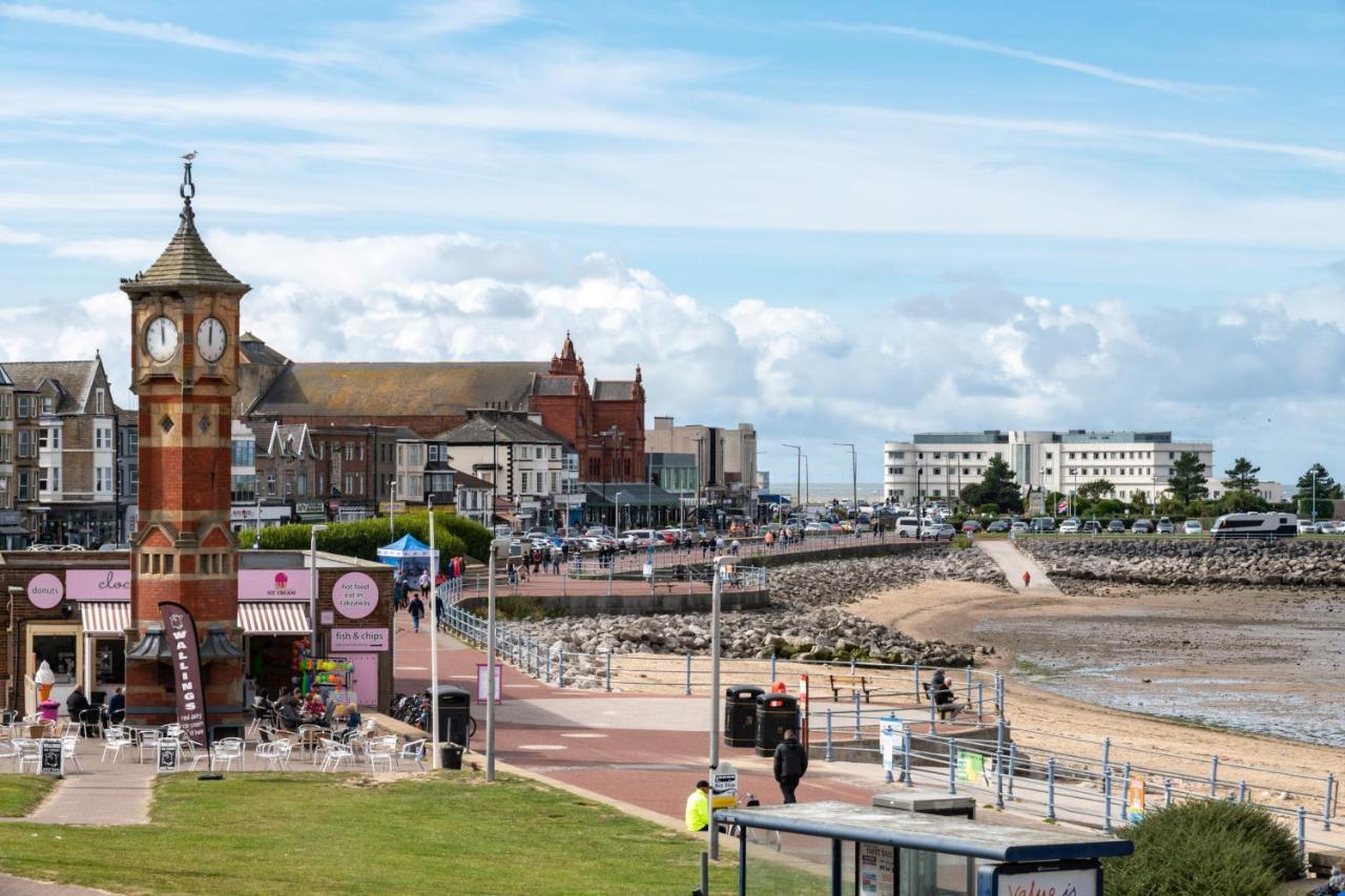 The Croston Balcony Apartment- Morecambe Central Promenade, Beach Front And Sea Views Exterior photo