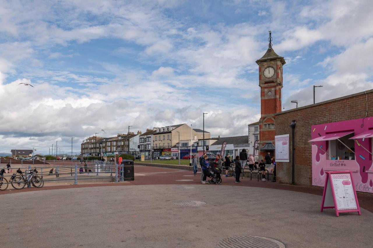 The Croston Balcony Apartment- Morecambe Central Promenade, Beach Front And Sea Views Exterior photo
