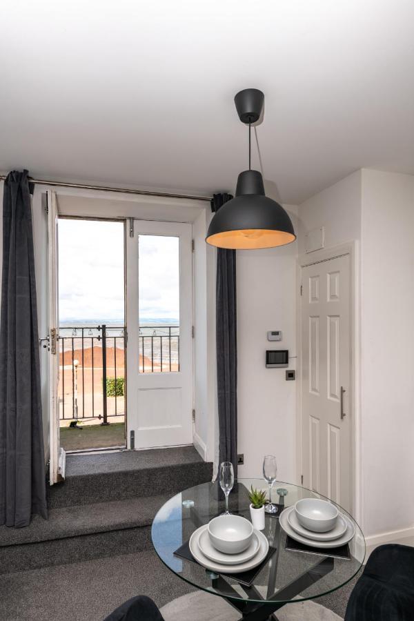 The Croston Balcony Apartment- Morecambe Central Promenade, Beach Front And Sea Views Exterior photo