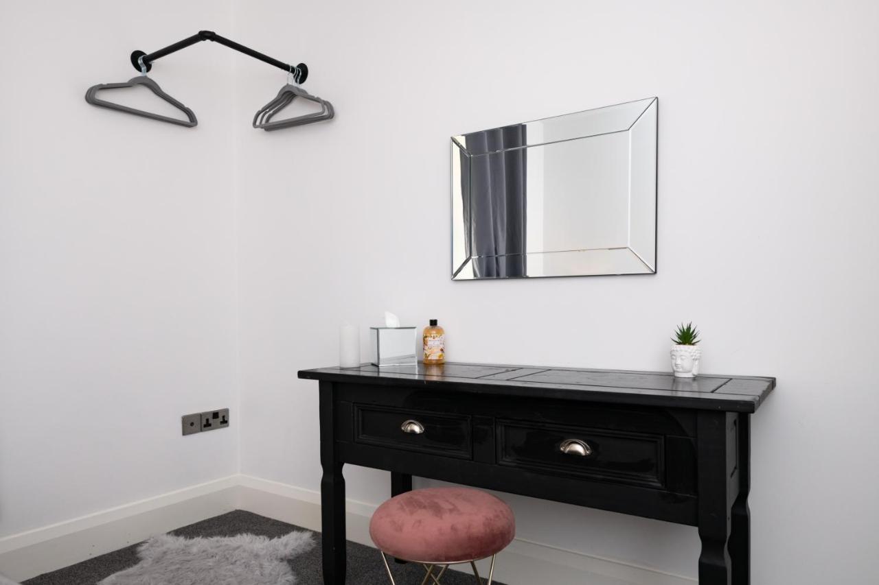 The Croston Balcony Apartment- Morecambe Central Promenade, Beach Front And Sea Views Exterior photo