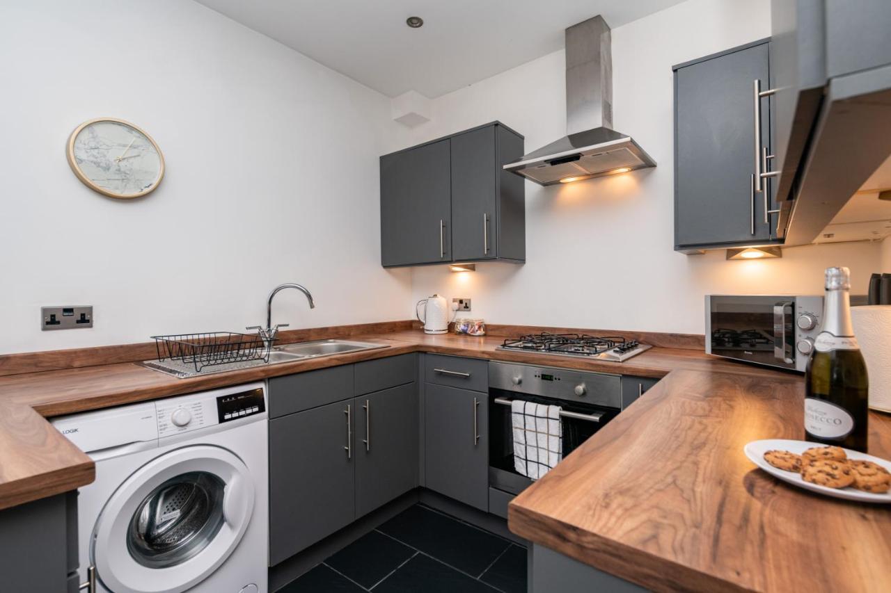 The Croston Balcony Apartment- Morecambe Central Promenade, Beach Front And Sea Views Exterior photo